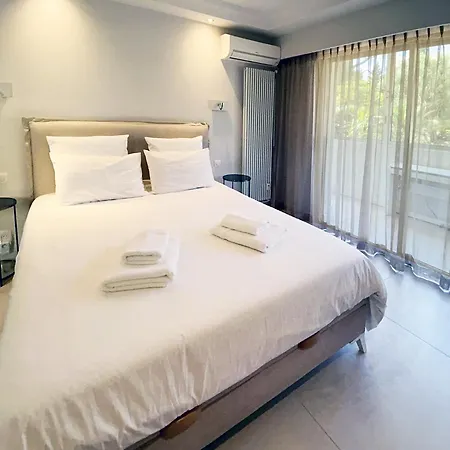 Elegant 2 Bedroom With Parking *