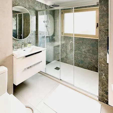 Elegant 2 Bedroom With Parking * 戛纳