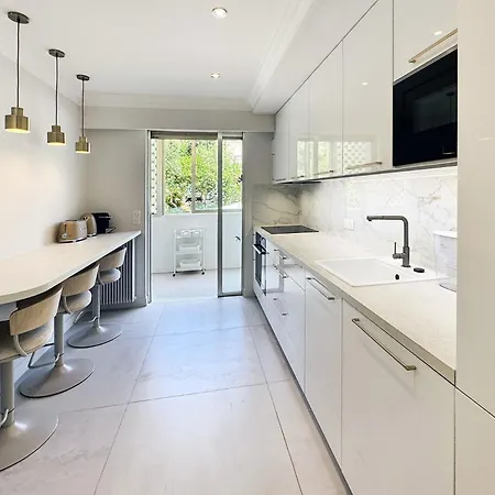 Daire Elegant 2 Bedroom With Parking Cannes