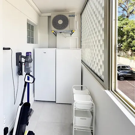 Elegant 2 Bedroom With Parking アパート